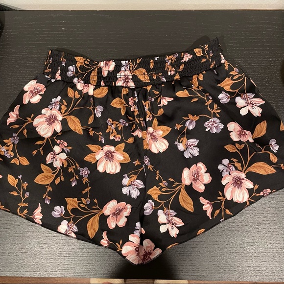 NWT American Eagle Shorts - Picture 2 of 3